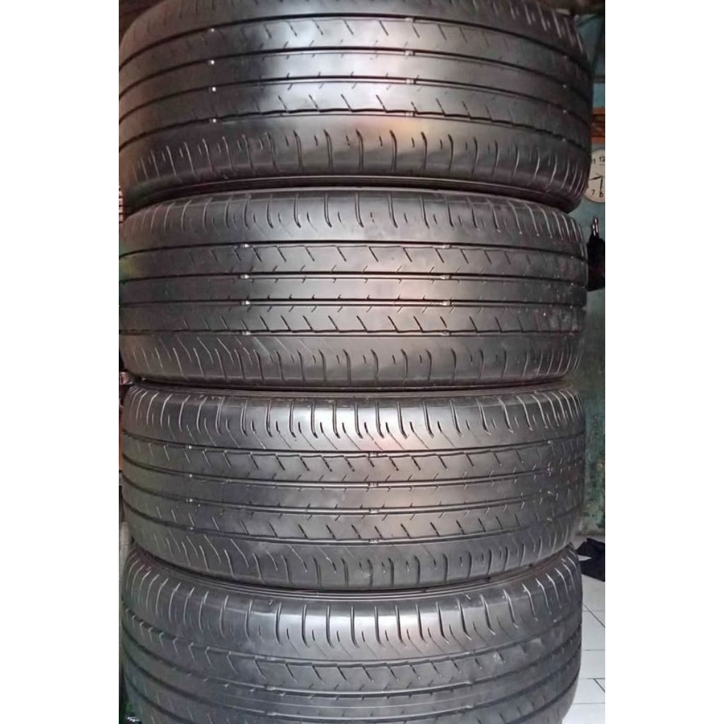 BAN MOBIL 215/55 17 MERK DUNLOP