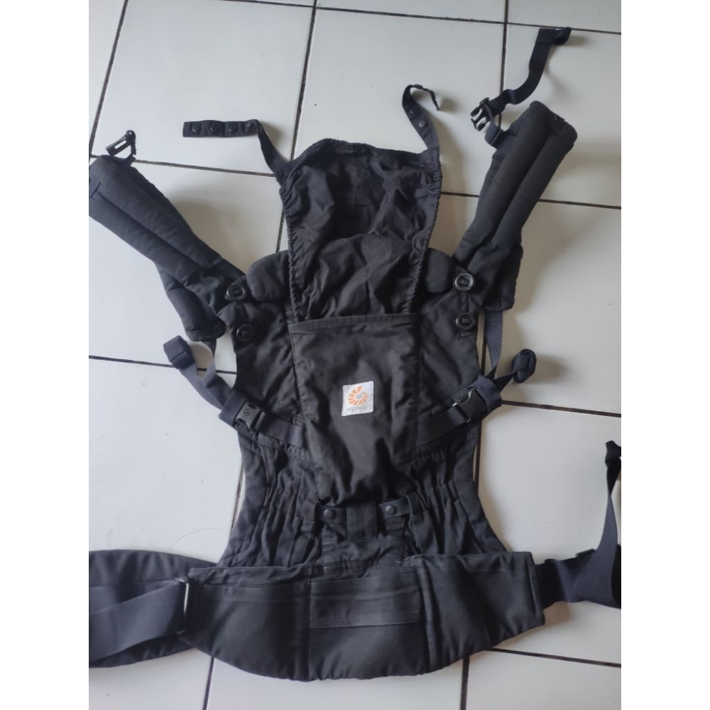 Ergobaby adapt catton black | baby carrier ssc ergobaby | gendongan m shape | ergobaby adapt murah |