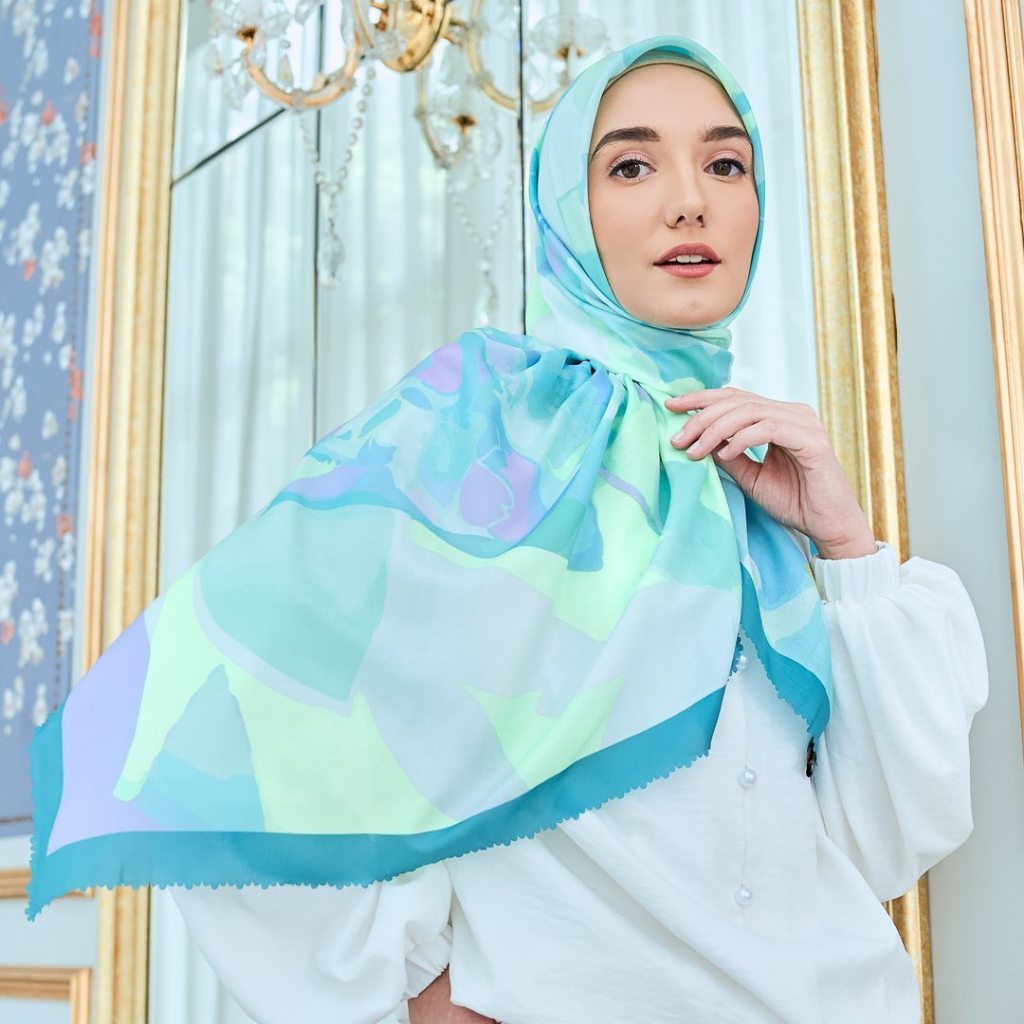 IVAN GUNAWAN PRIVE Summer Beauty Green Scarf by IVAN GUNAWAN ORIGINAL - Hijab Jilbab Persegi Segi Em