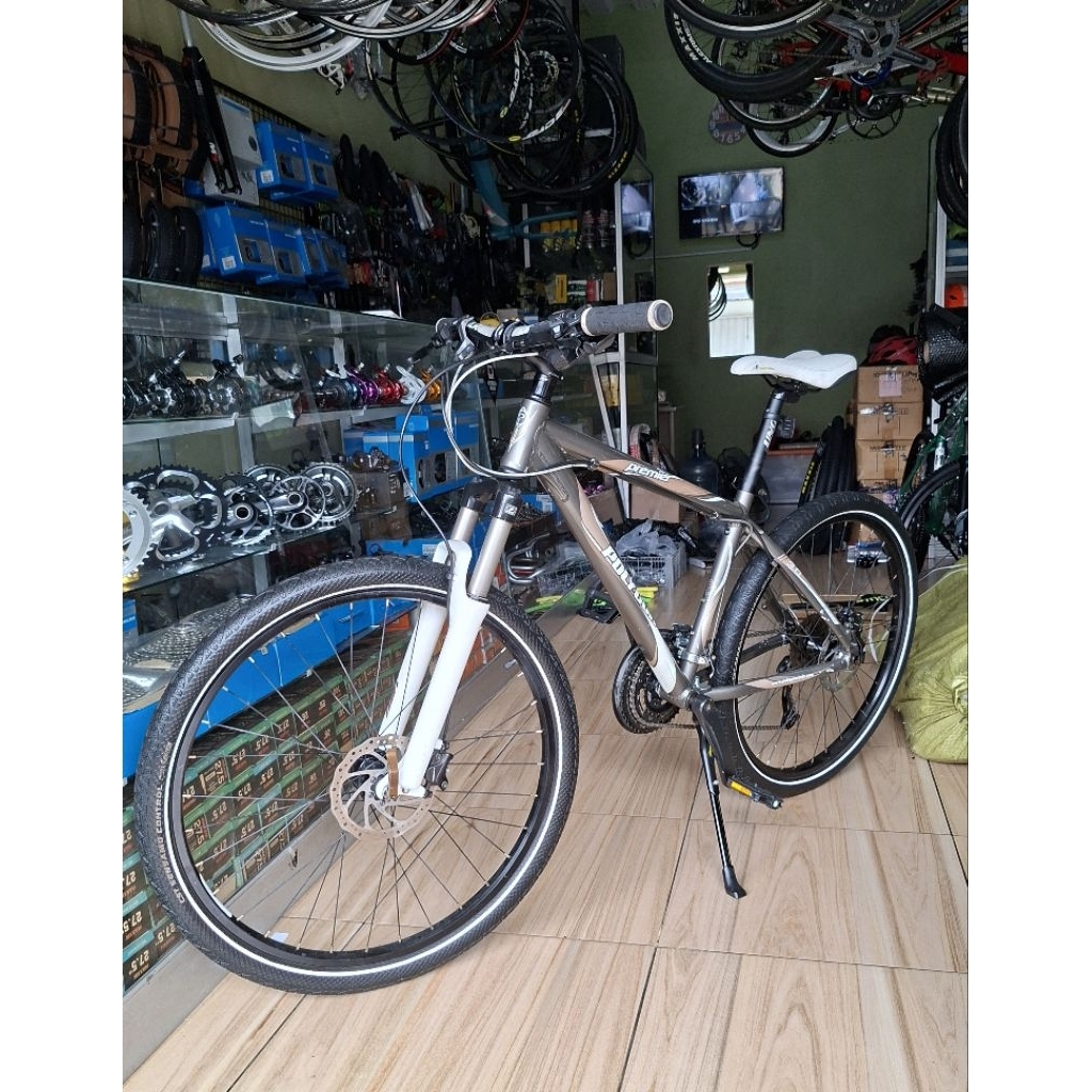 SEPEDA MTB POLYGON PREMIER 3.0 26" INCH GROUPSET SHIMANO ALIVIO 3x9 SPEED ALLOY Hydraulic SIZE 16 DI