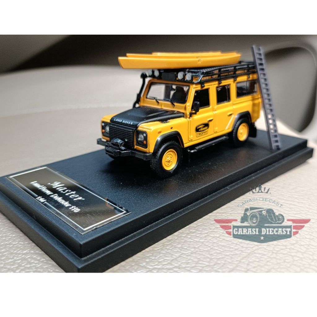 Diecast Master 1/64 land rover defender 110 camel trophy