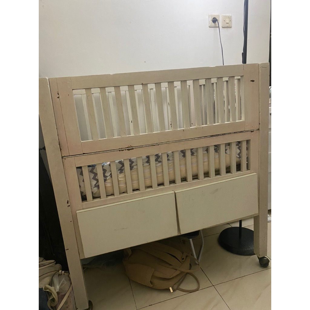 Preloved Box Bayi / tempat tidur bayi / ranjang bayi / berbahan kayu