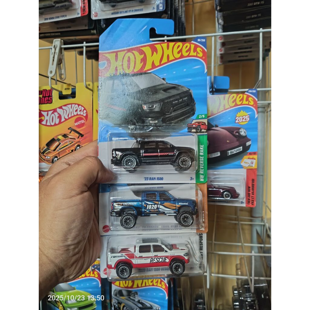 Paketan Hot Wheels Real Car