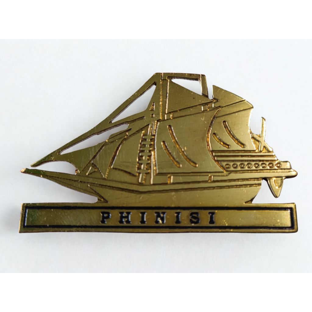 Pin Kapal Phinisi  Bahan Kuningan / Kuningan Etsa – Aksesoris Seragam