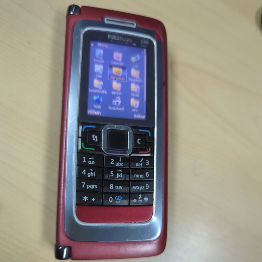 Nokia E90 Communicator merah