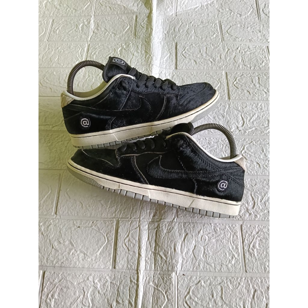 sepatu SB dunk low x medicom toy size 39/24.5cm mulus,minus dikit foto terakhir