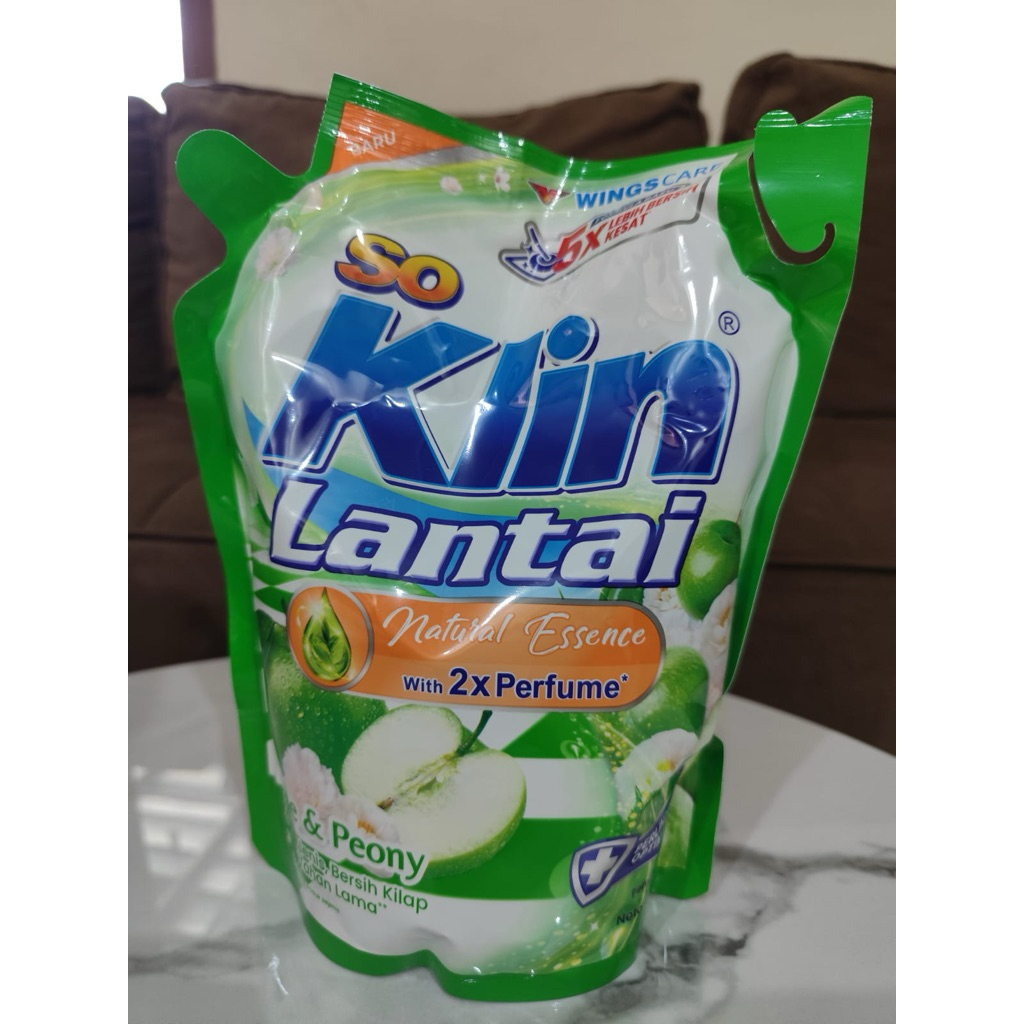 So Klin Lantai 1600ml Apple & Poeny