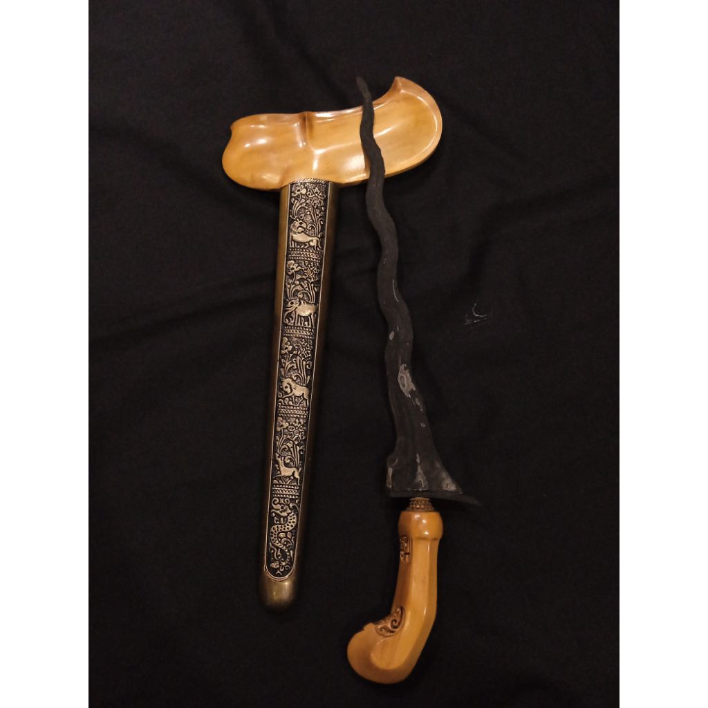 Keris Sepuh Majapahit Buto ijo pamor ceprit