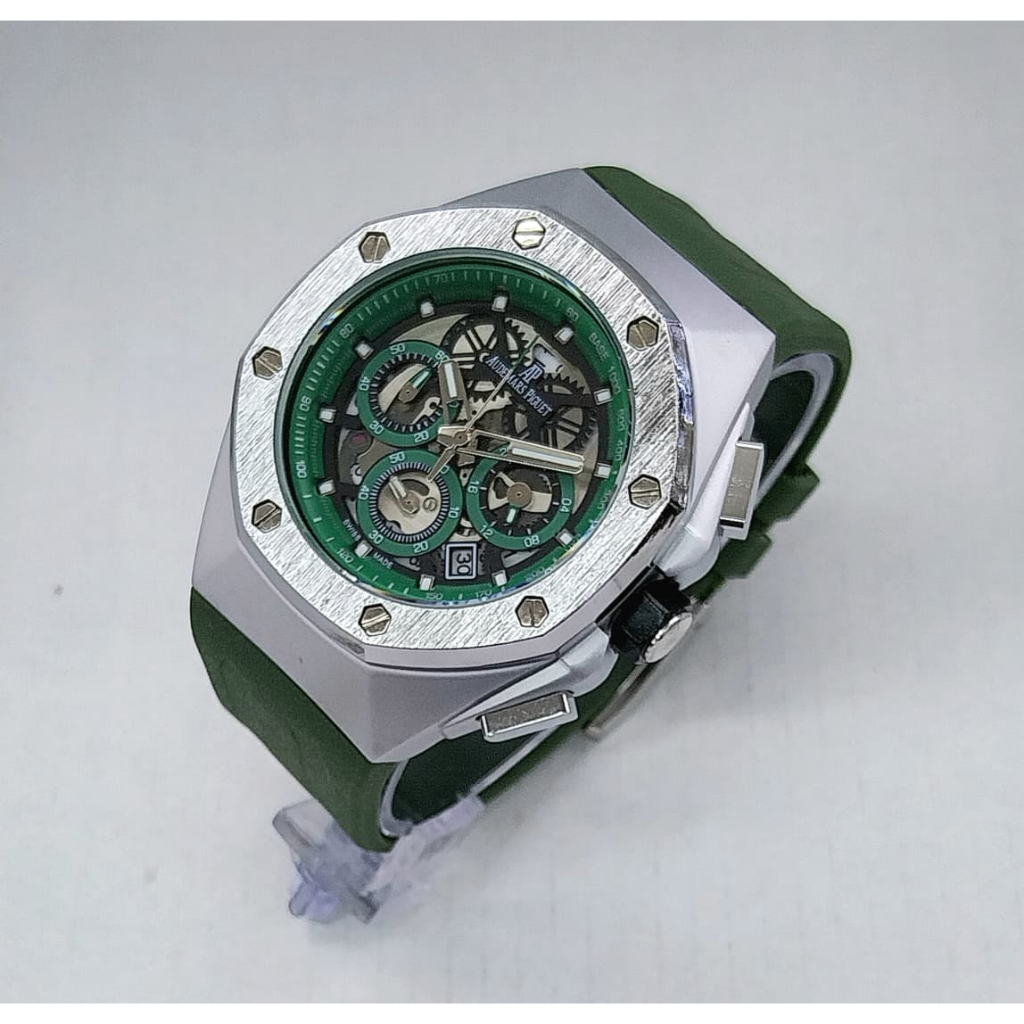 Audemars Piguet Royal Oak pria terbaru