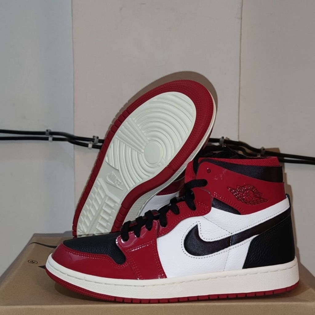 Sepatu Jordan 1 High Zoom Air CMFT Patent Chicago women