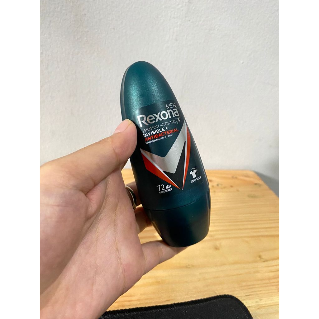 REXONA DEODORANT ROLL ON MEN INVISIBLE ANTI BACTERIAL  45 ML REXONA ROLL ON DEODORAN PRIA