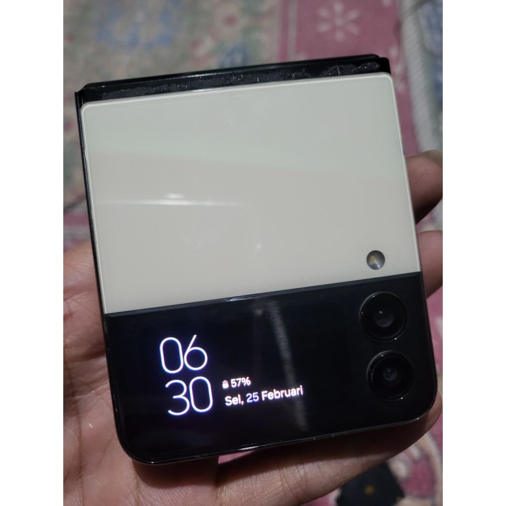 LCD LUAR Z FLIP 3 , Mulus Normal.