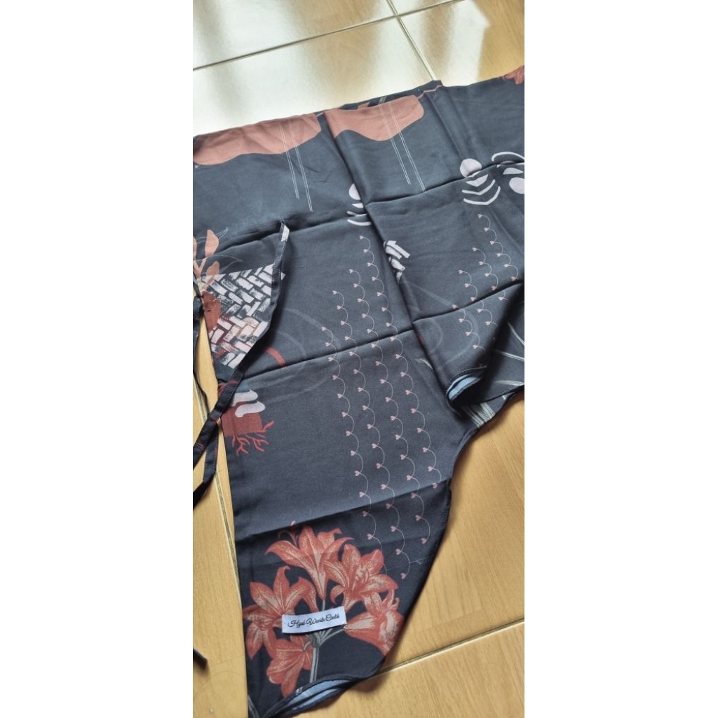 preloved bergo hijab wanita cantik