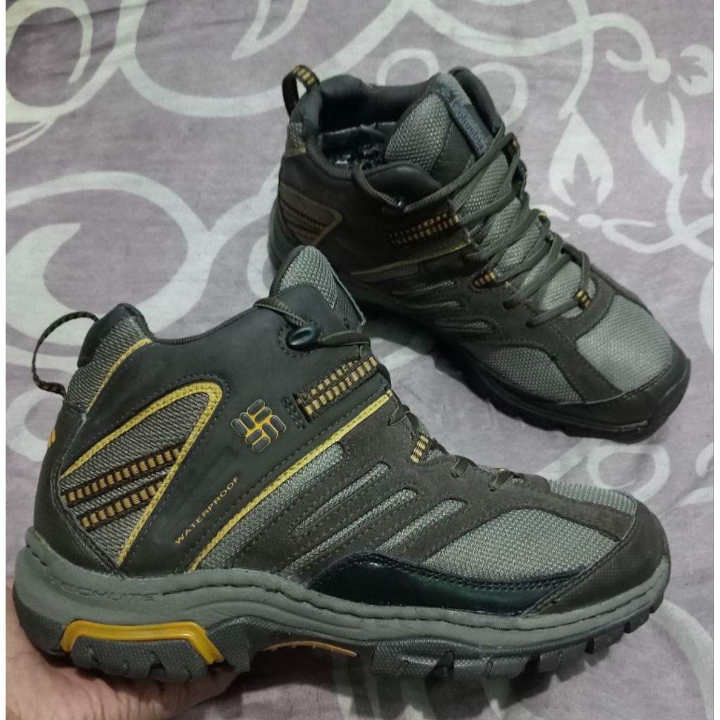 Sepatu Outdoor Second COLUMBIA waterproof mid cut 42/26,5cm