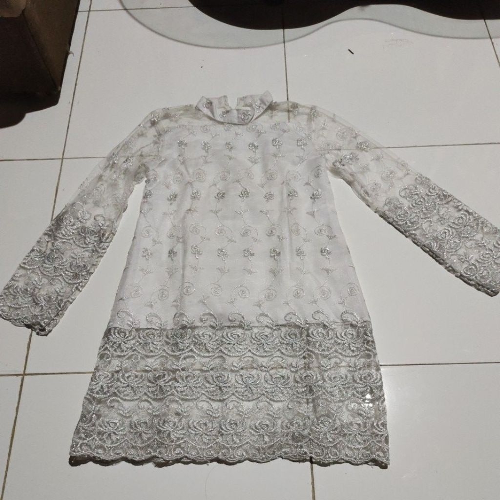 kebaya putih (preloved)