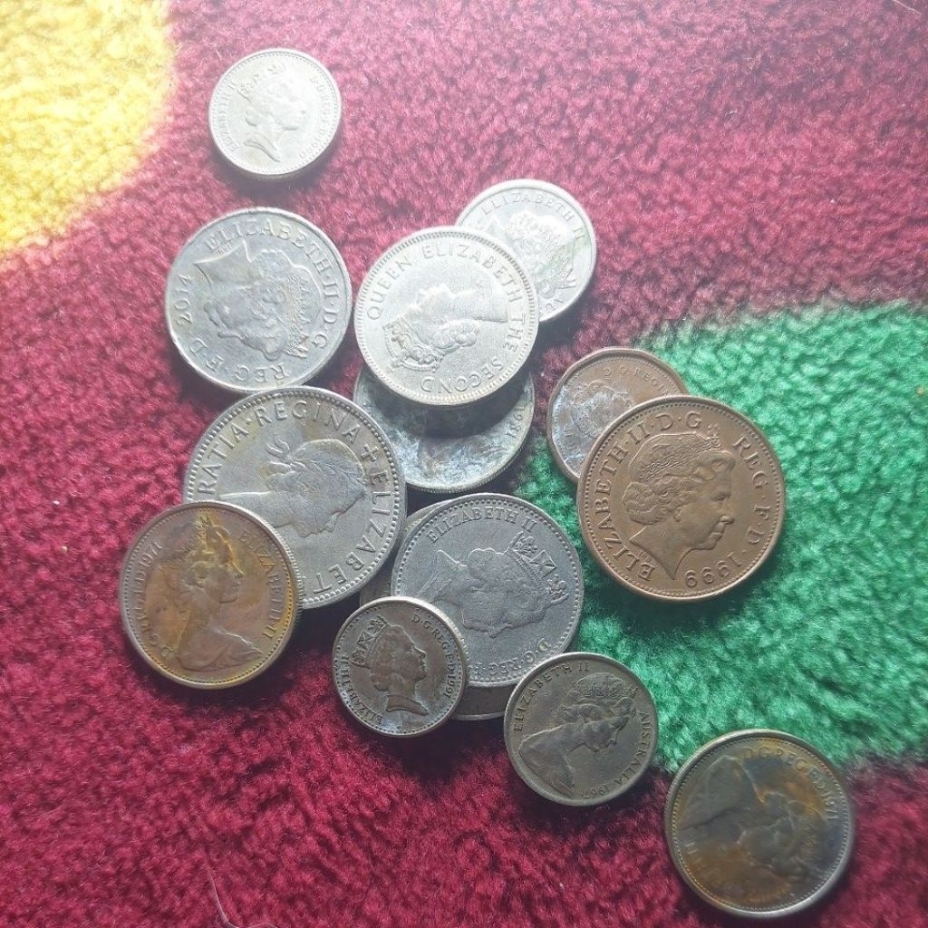 10 keping koin elizabeth 2 kondisi VF