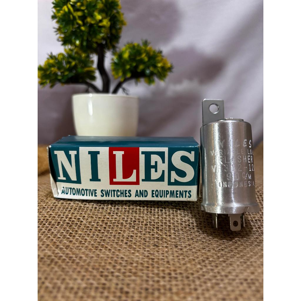 FLASHER NILES 12V WARNA SILVER DAN HITAM, ARUS STABIL, TAHAN PANAS, IDEAL UNTUK TRUK ATAU KENDARAAN BERAT