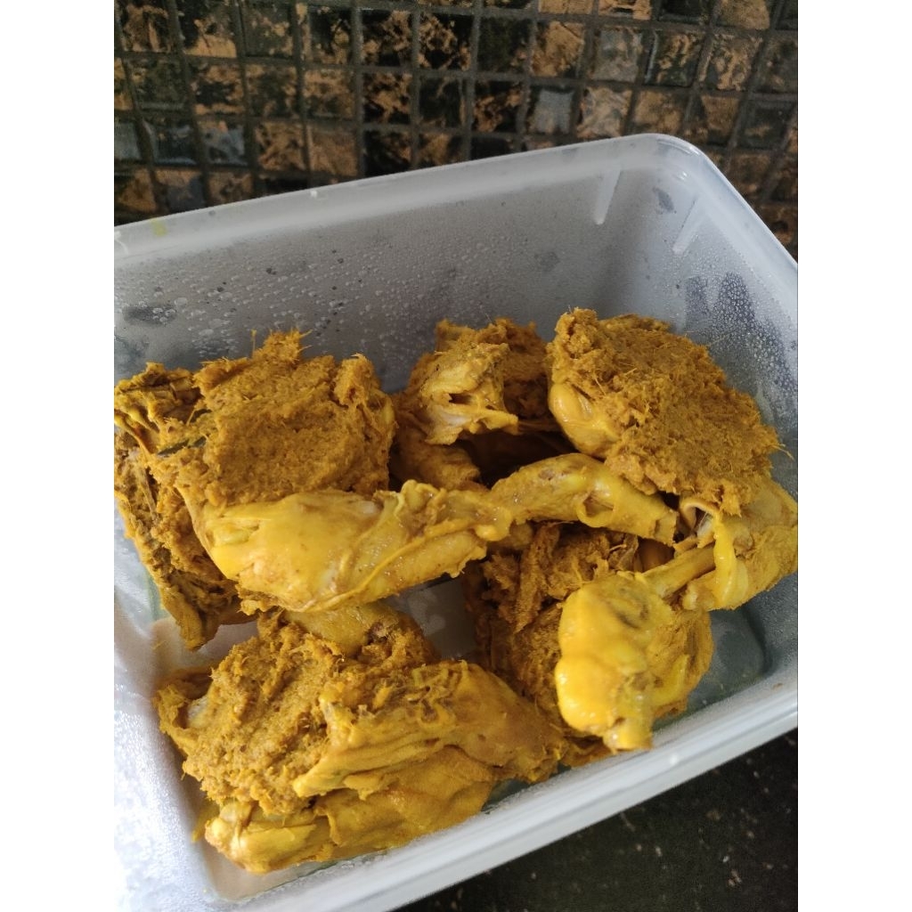 AYAM UNGKEP LENGKUAS BANJIR SEDEP/AYAM GORENG LENGKUAS/AYAM LENGKUS FROZEN by Mapayaa