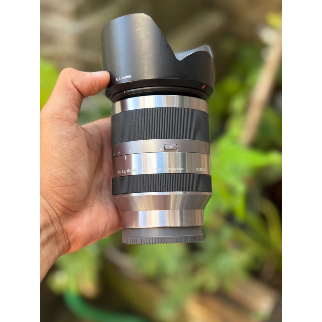 lensa sony 18-200mm