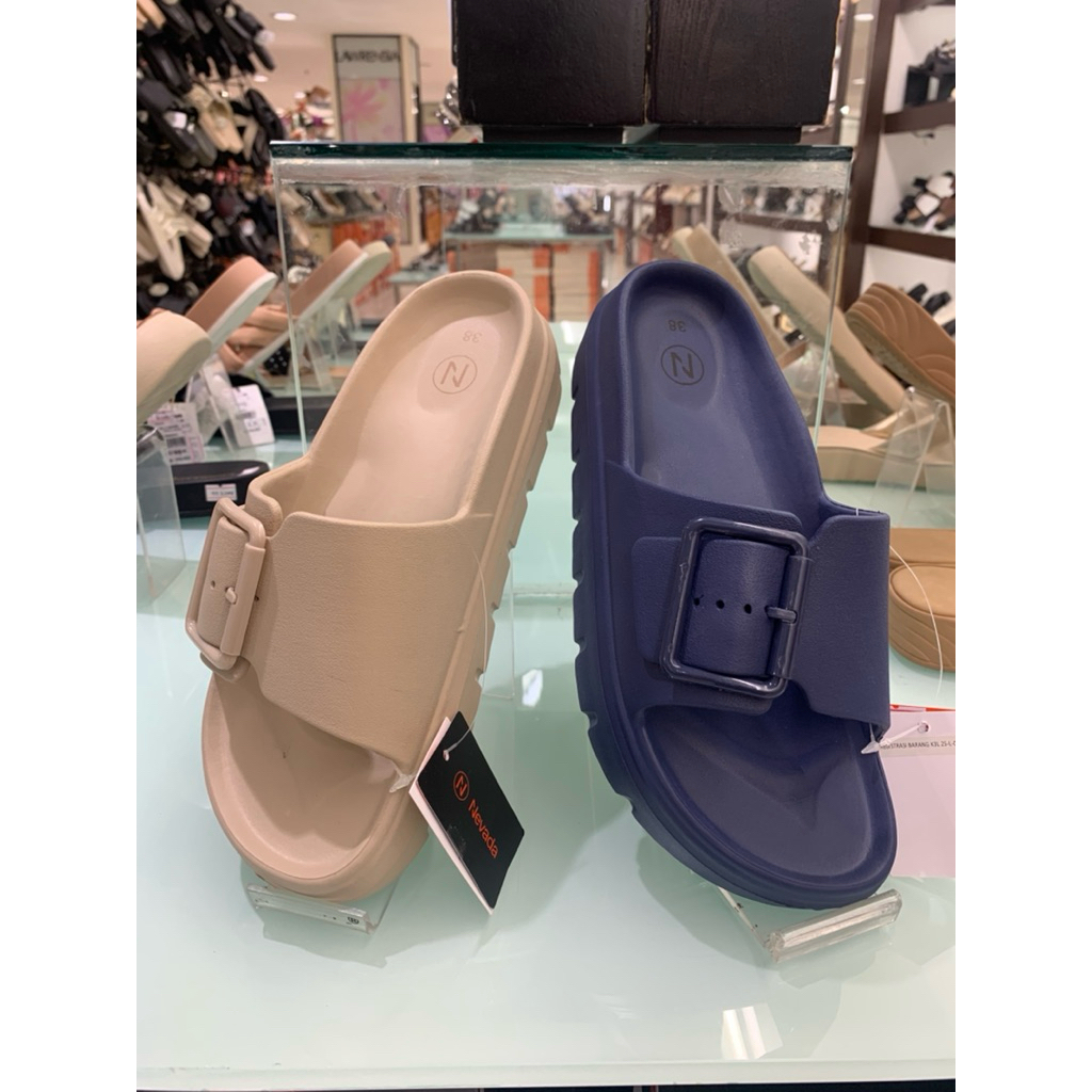 PHYT009/Sandal flat wanita dari brand Nevada ori Matahari. untuk ketersediaan stock bisa chat terleb