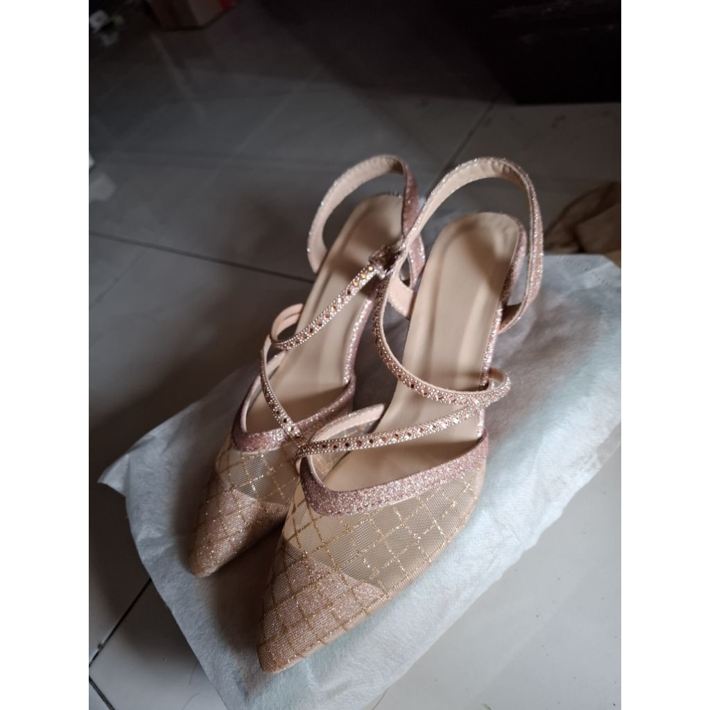 sepatu heels wisuda