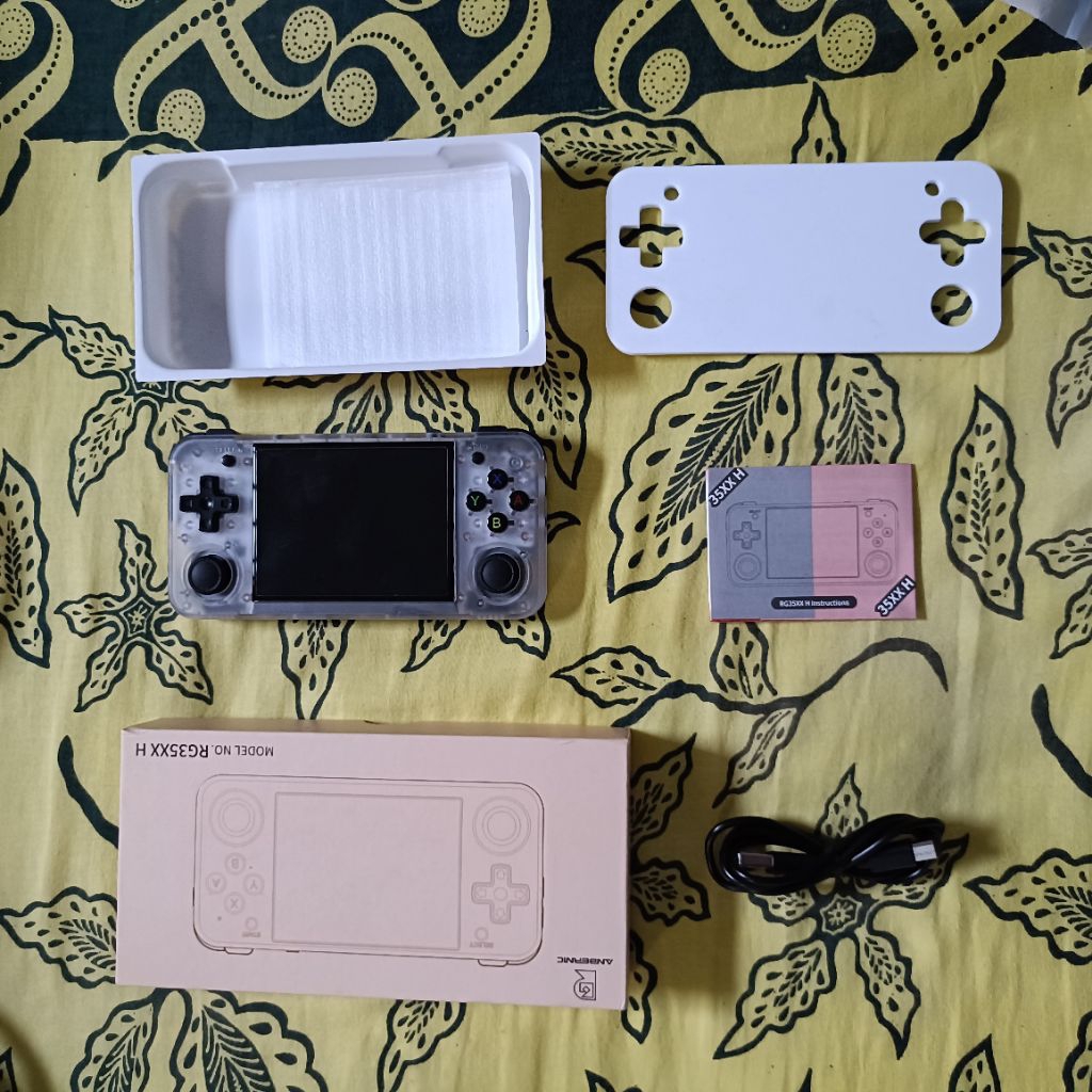 anbernic Rg35xx H 128 Gb / 64 Gb. Bekas (Second)