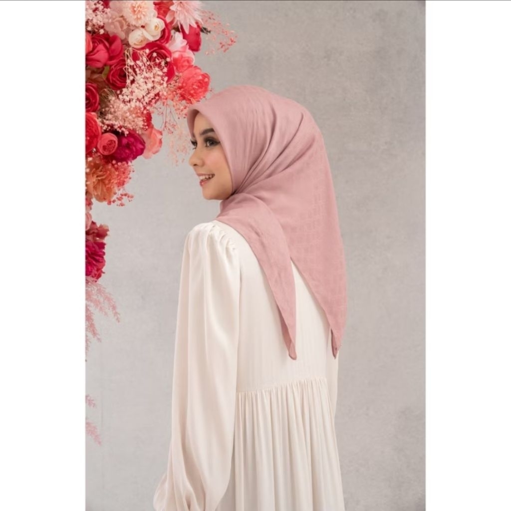 NEW Wearing Klamby - Plain Scarf Monogram Chain Rosella