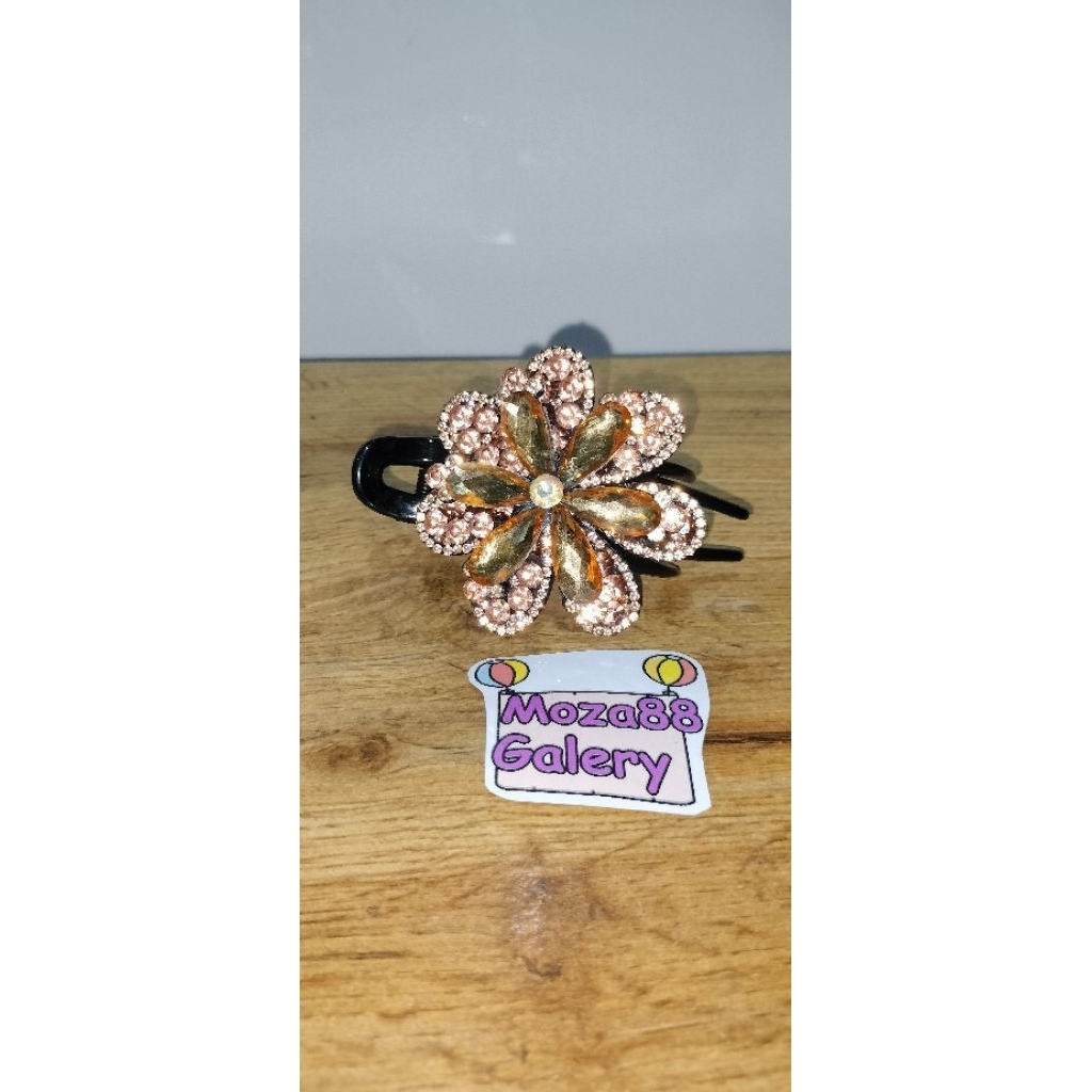 Jepitan Rambut Model Bunga Kristal