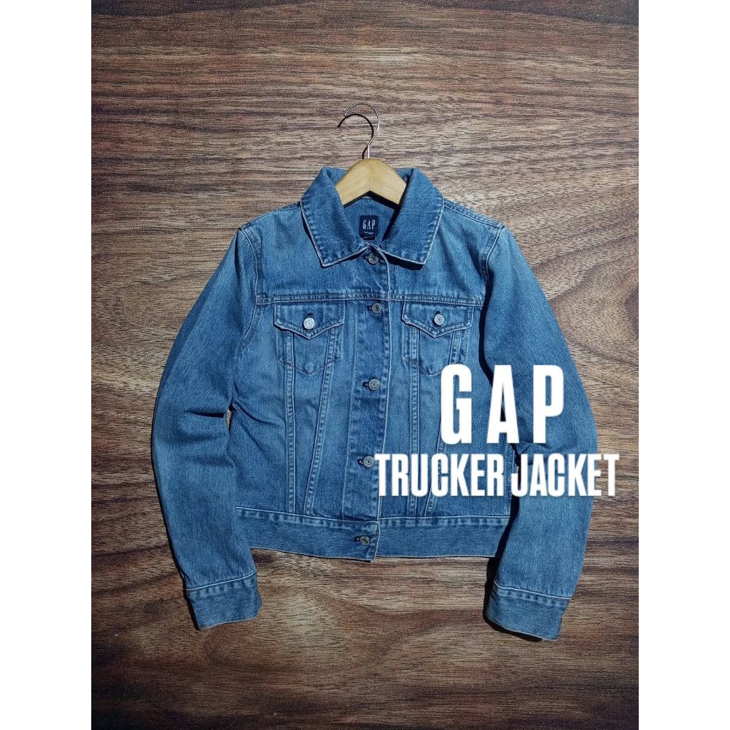 JAKET GAP TRUCKER DENIM FULL SNAP EMBOSHH PRIA/UNISEX SECOND PRELOVED