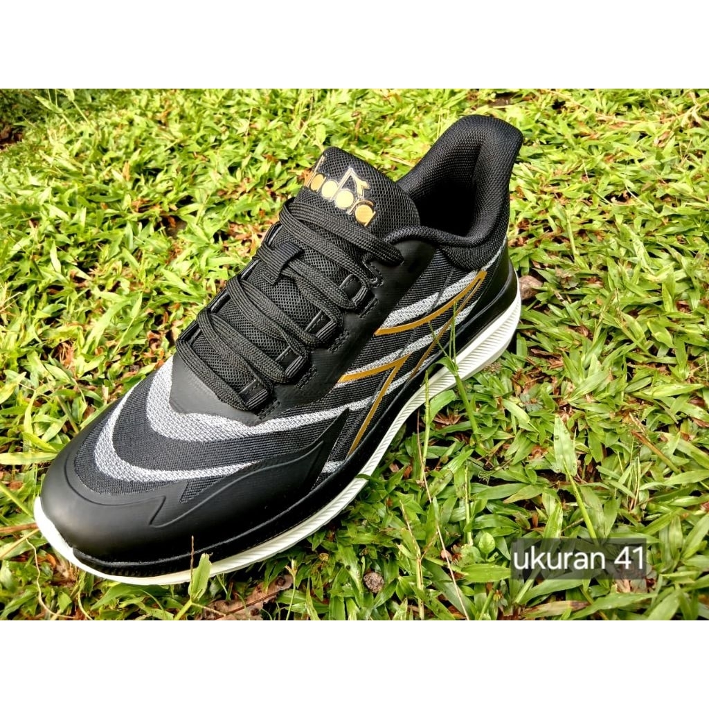 sepatu olahraga sport runing pria diadora original hitam