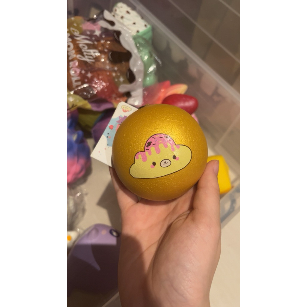 Squishy momocuppy cloud bun