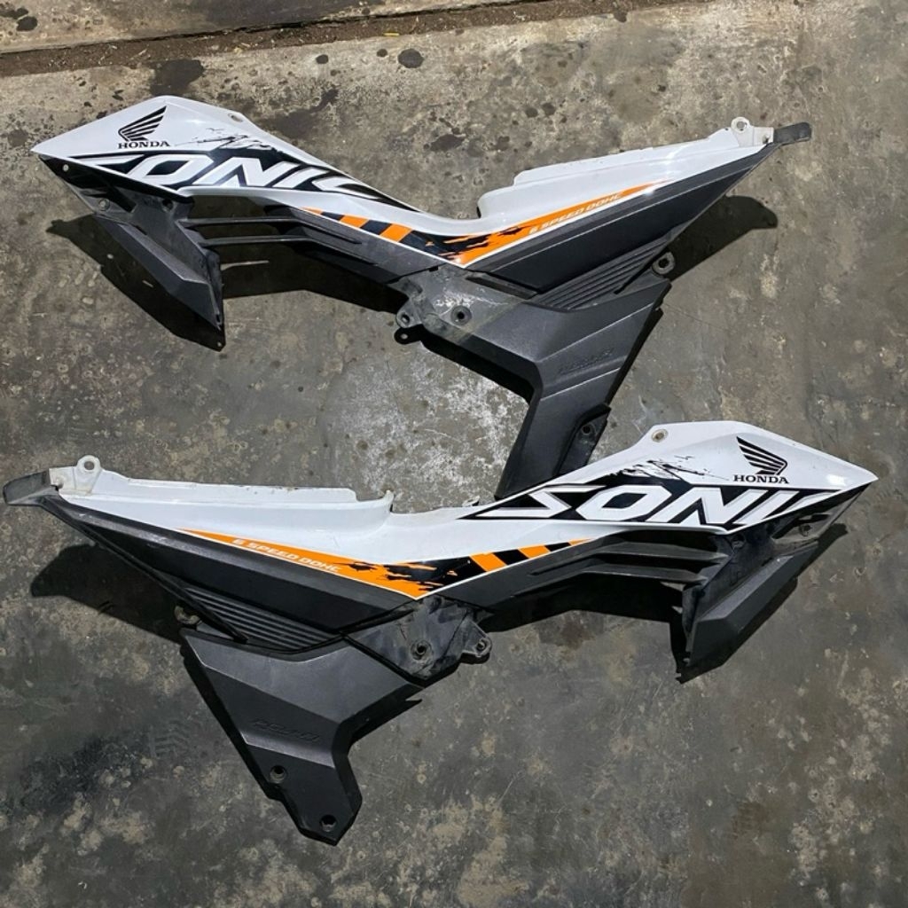 Cover Body Sayap Depan Tengah Honda Sonic 150 Original