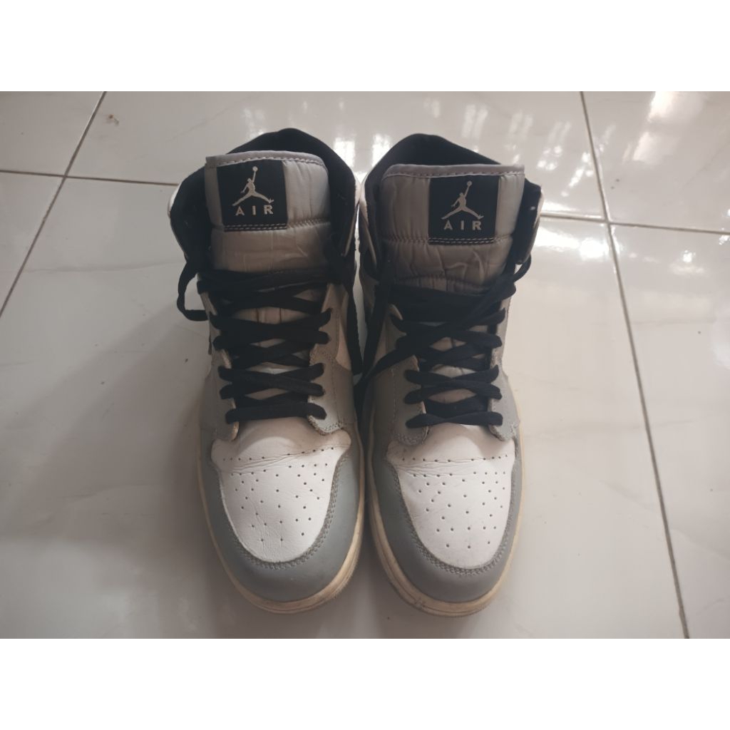 Sepatu Second Nike Air Jordan 1 Mid Light Smoke Grey 44.5