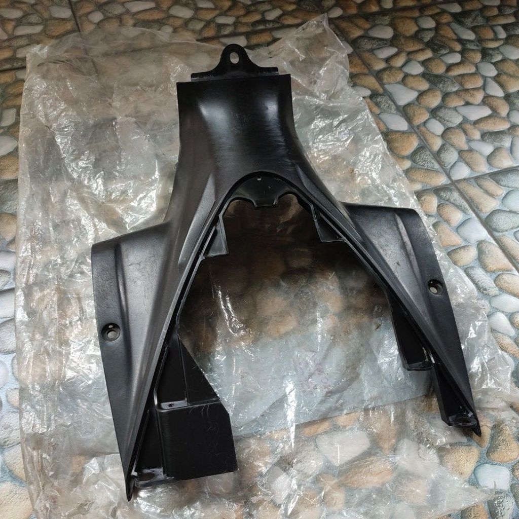 COVER DEK TENGAH SAMBUNGAN LEGSHIELD BODY COVER KONTAK REVO ABSOLUTE REVO DX 110 ORIGINAL COPOTAN