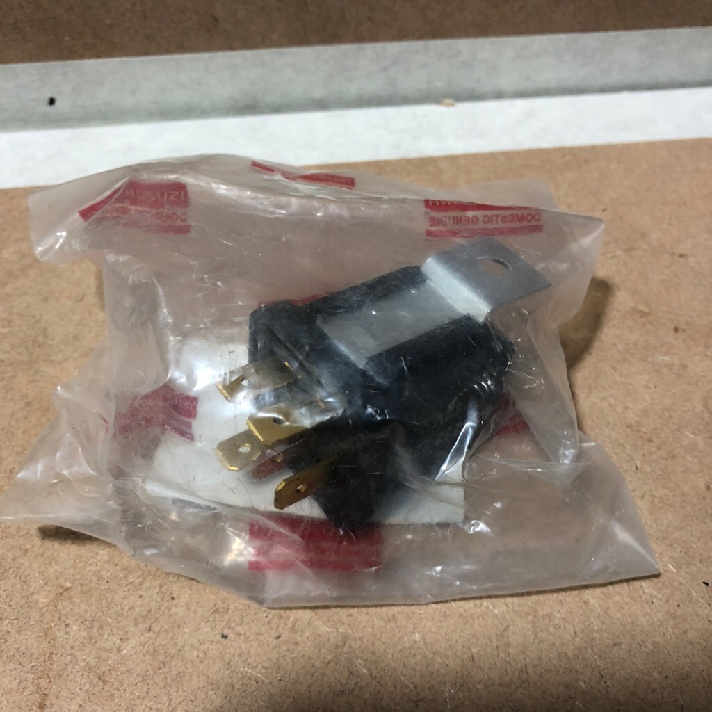 RELAY PENGISIAN ALTERNATOR KAKI 5 ISUZU PANTHER ORIGINAL