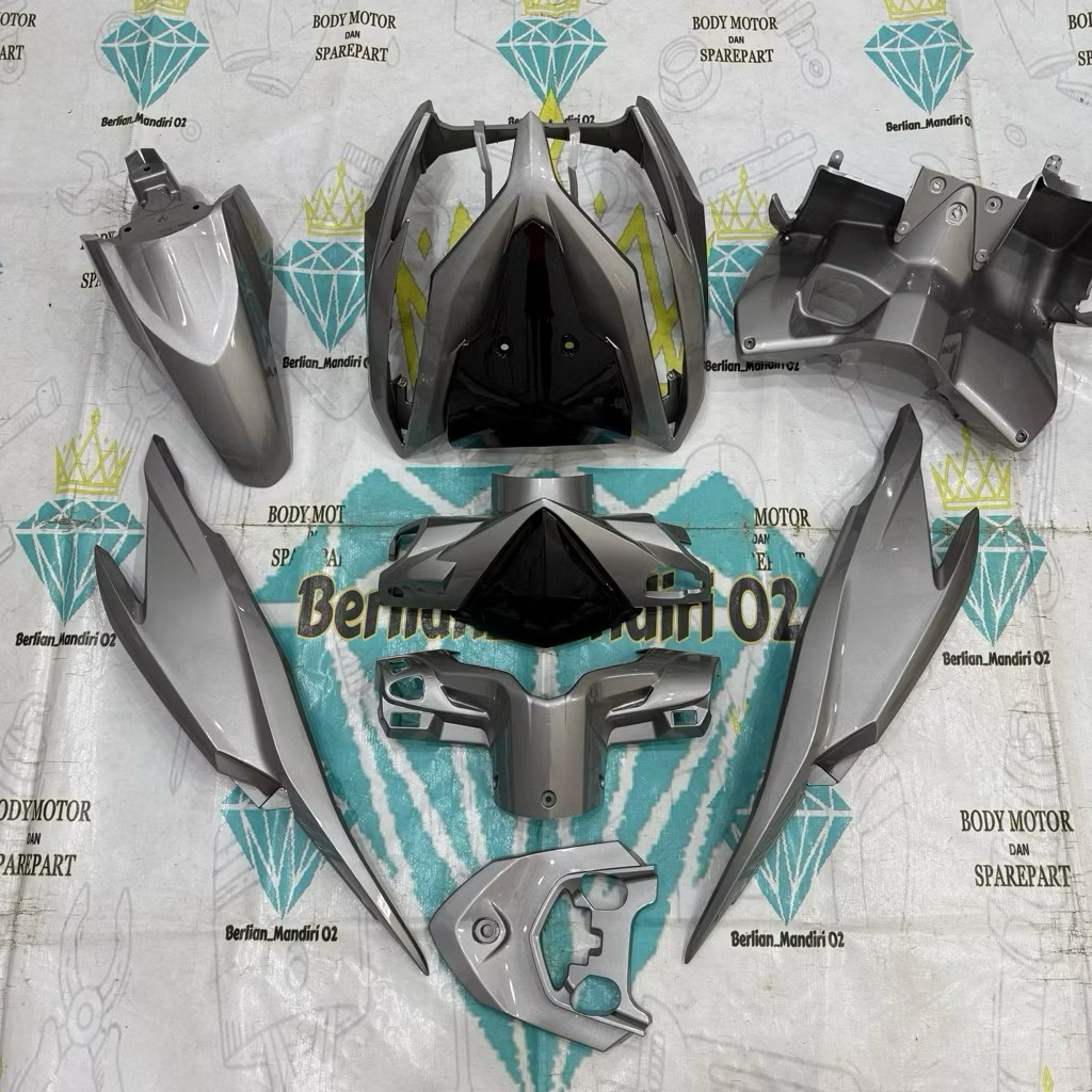 COVER FULL BODY HALUS VARIO 125 OLD KZR COSTEM WARNA SILVER STONE