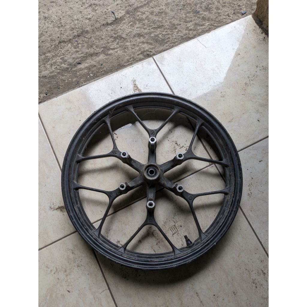 velg supra gtr depan belakang