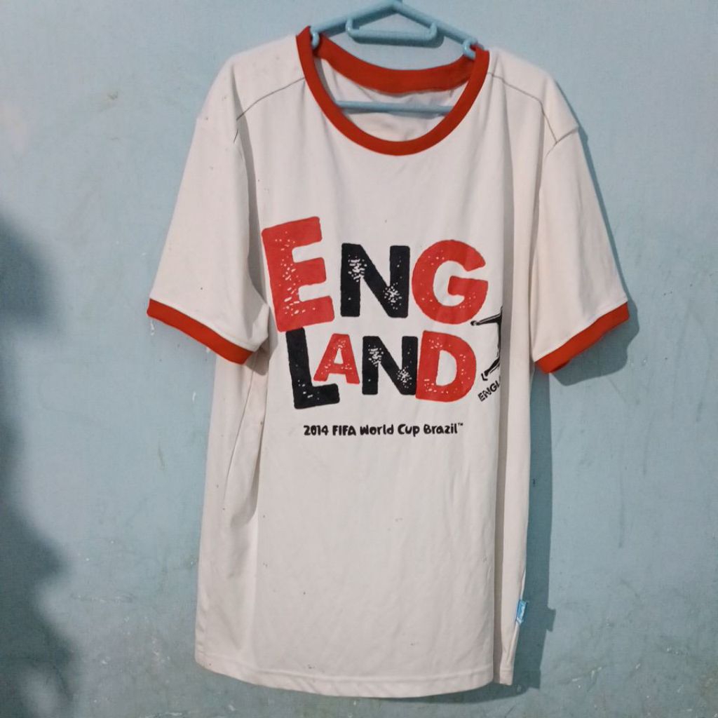 Preloved Kaos Olahraga