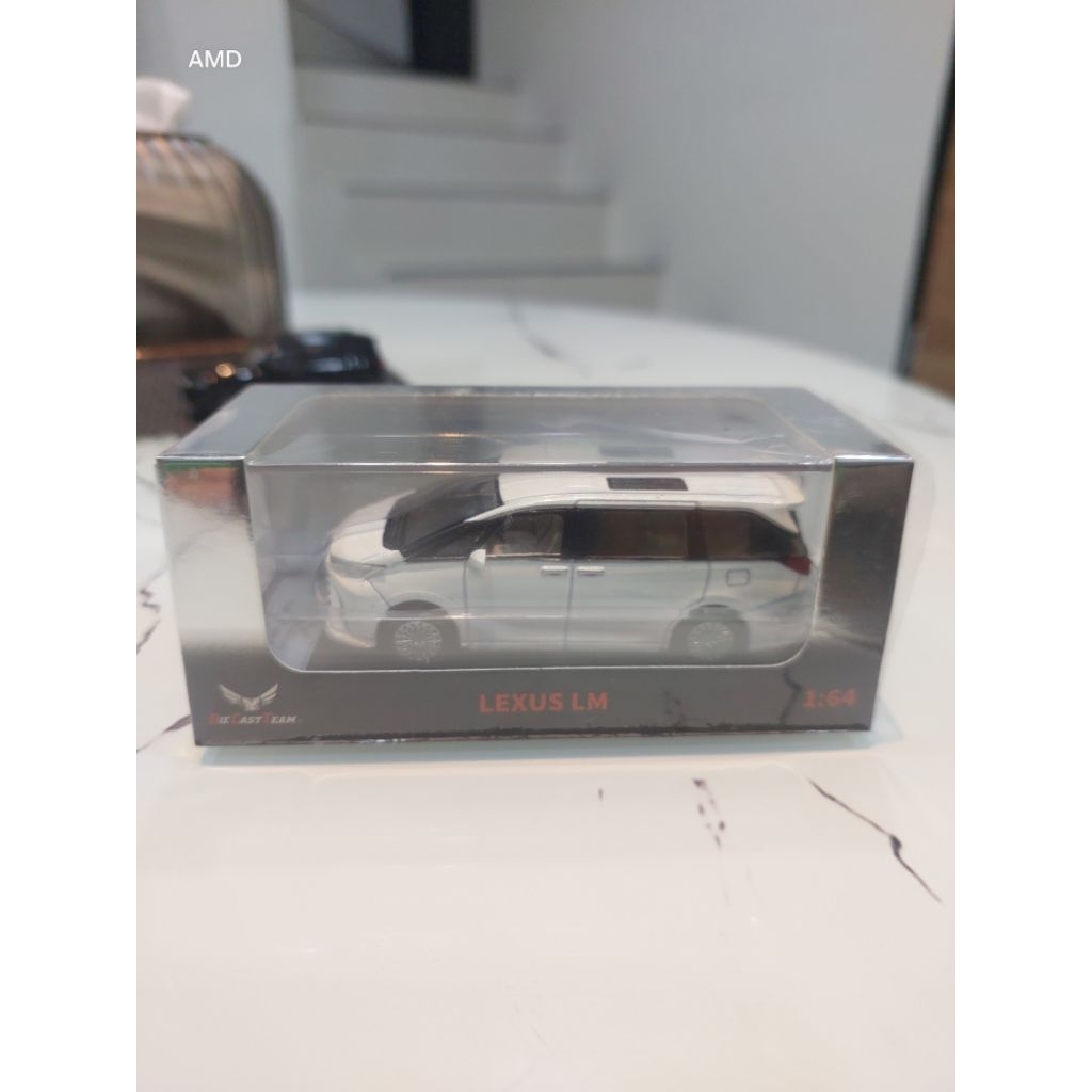 Diecast lexus lm500h dct lexus lm500h white 4 seater skala 64