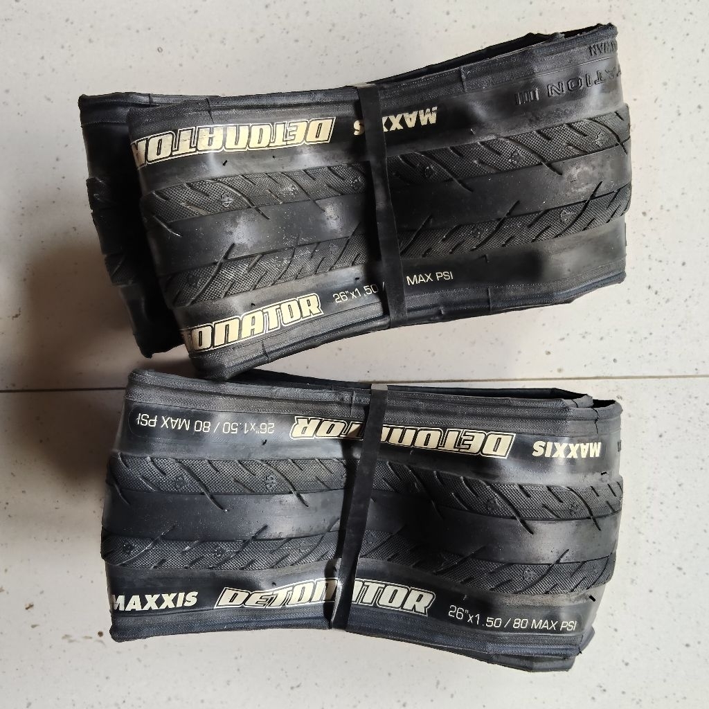 Ban luar kevlar Maxxis Detonator 26 X 1.50