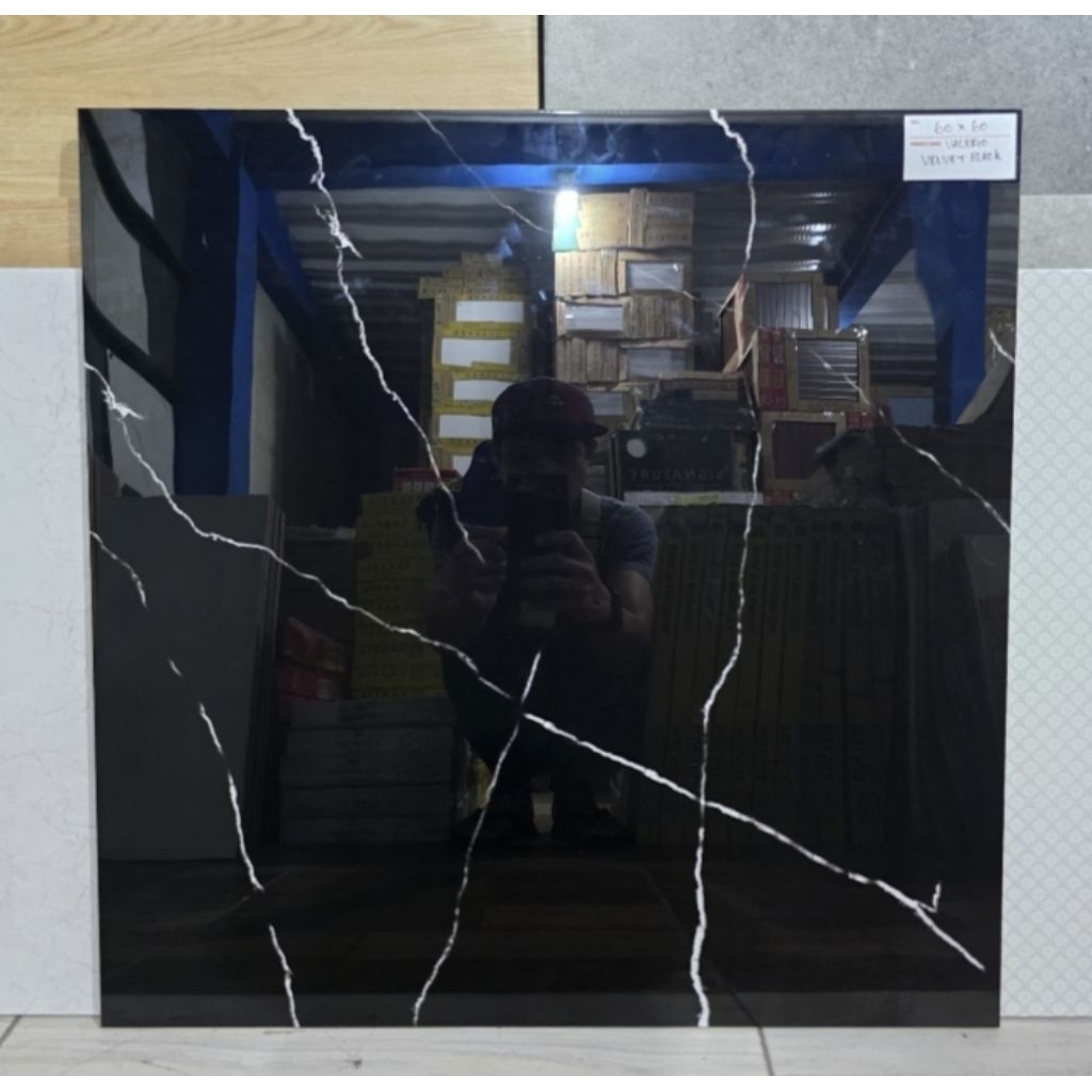 granit 60x60 hitam corak valerio