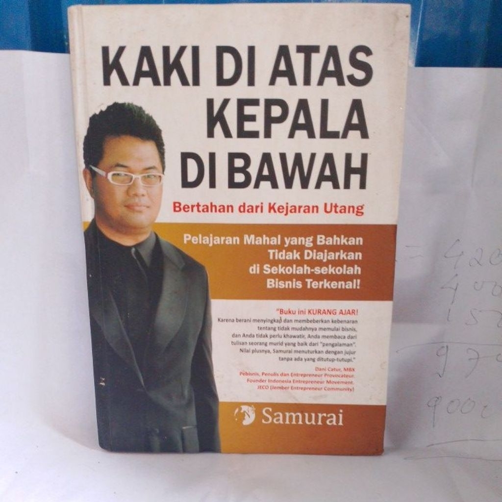 kaki di atas kepala di bawah
