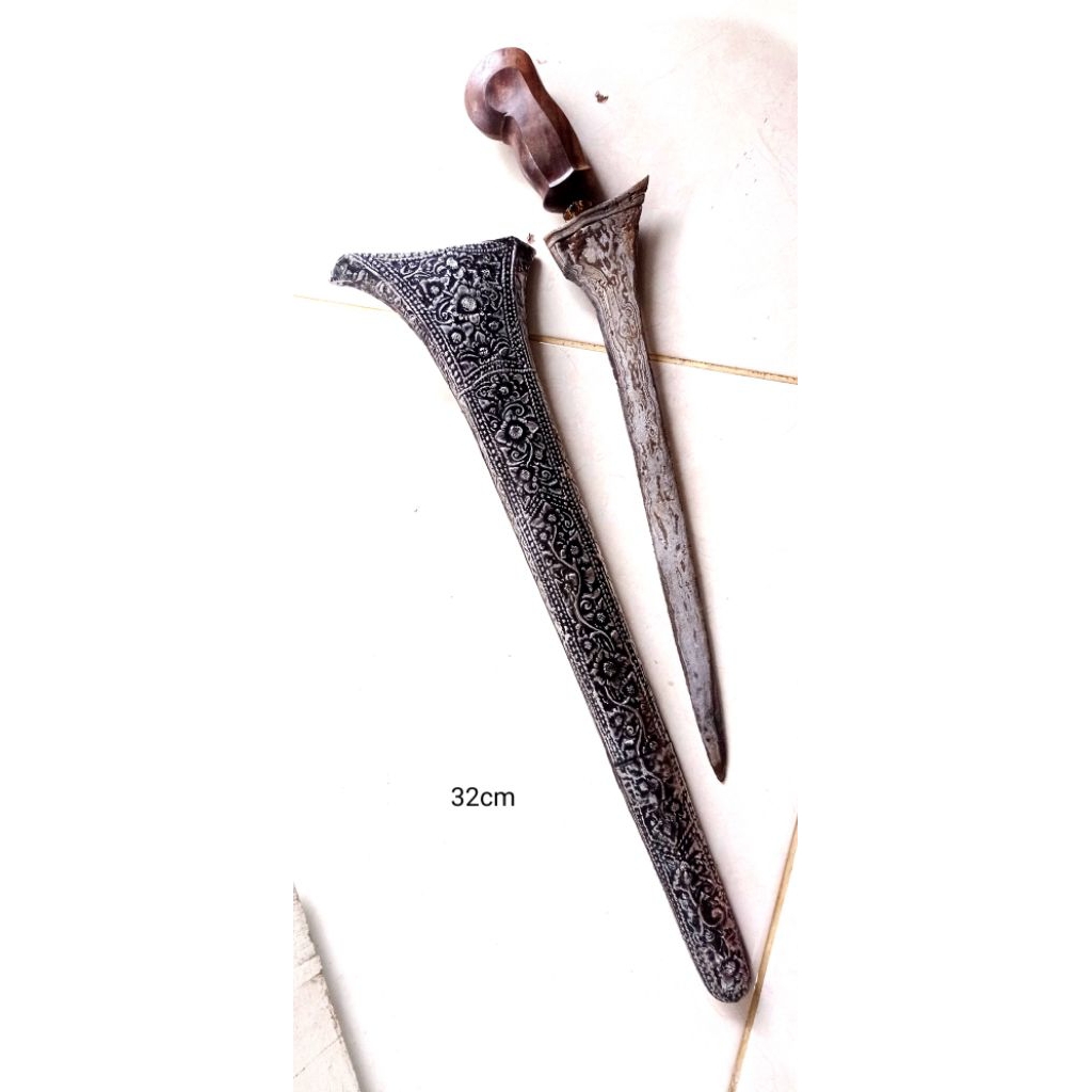 Keris kuno pamor kulit semangka panjang bilah 32 cm