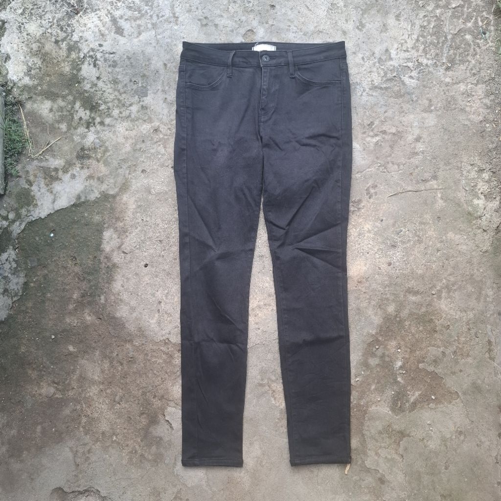 JEANS CEWEK UNIQLO UJ HITAM