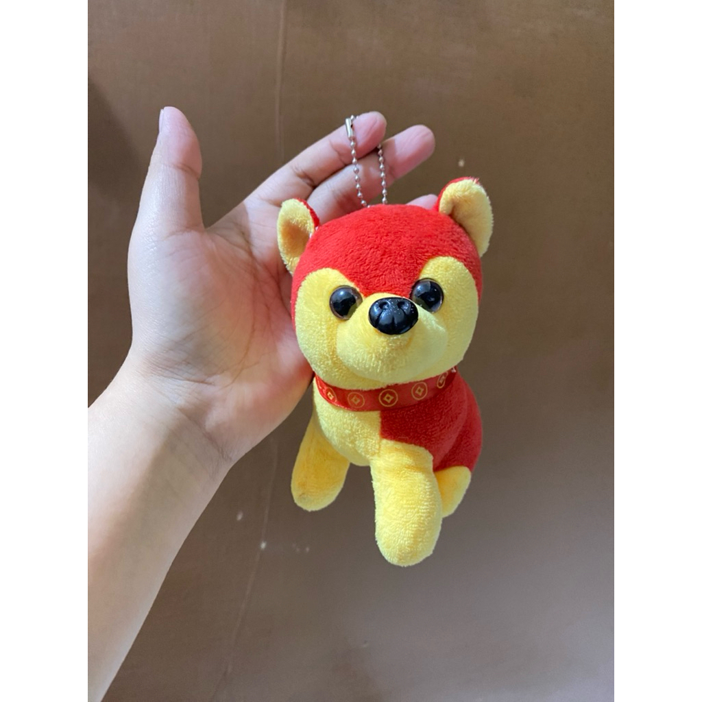 Boneka Gantungan Kunci Karakter Anjing Merah size 13x13cm / Boneka Gantungan Kunci Shio Anjing / Bon