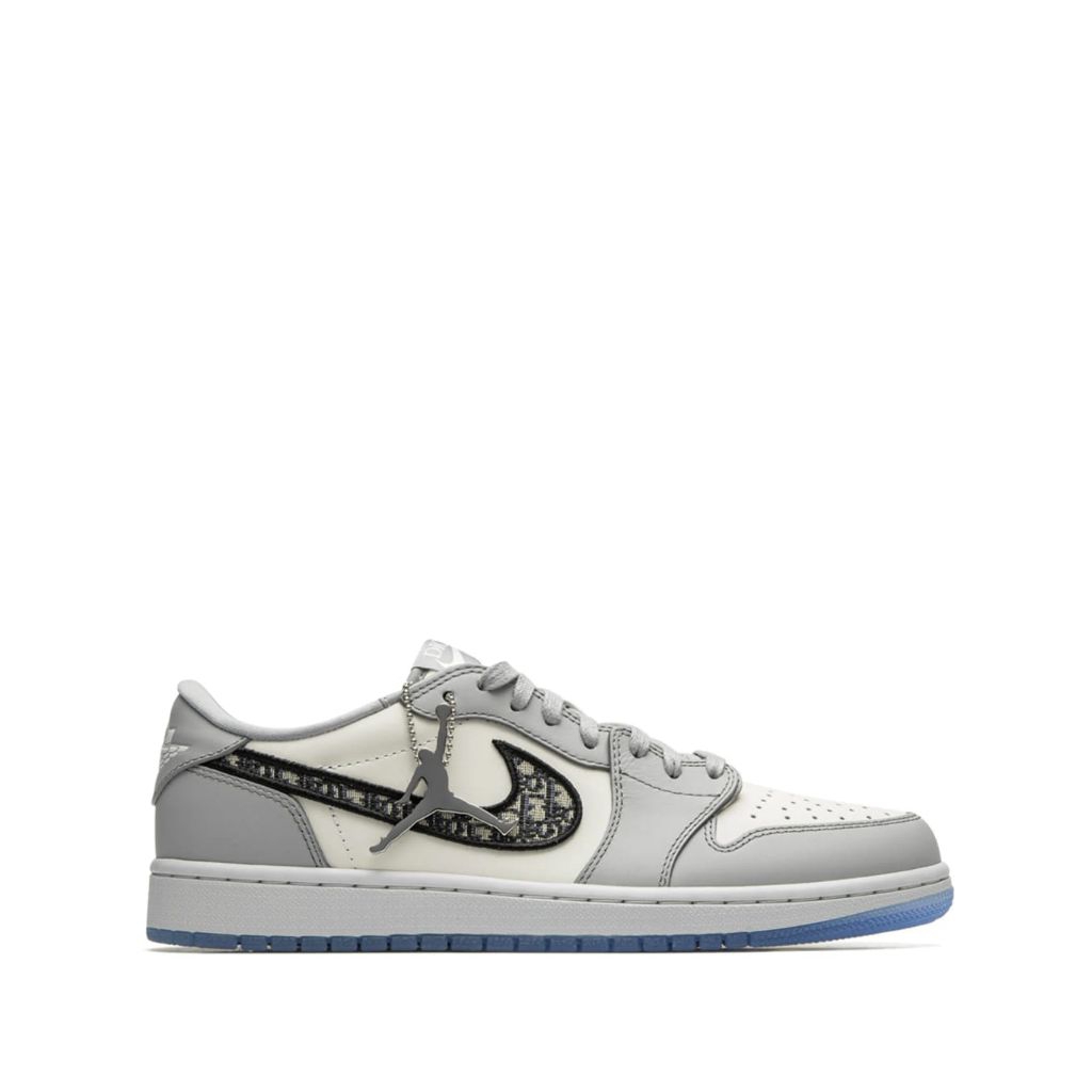 Sepatu Sneakers Kasual Jordan × Dior 1Low