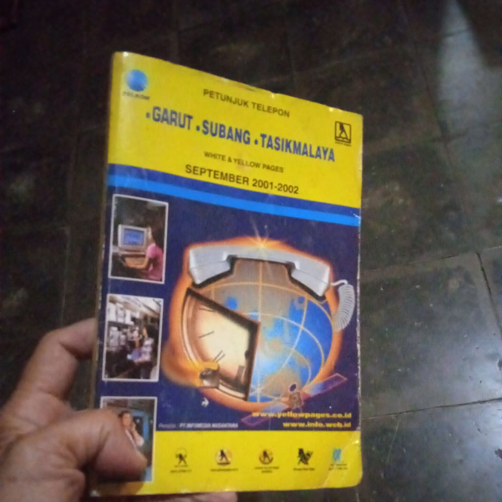 buku Petunjuk Tilpon Garut, Subang, Tasikmalaya dan white & yellow pages, September 2001-2002, buku 