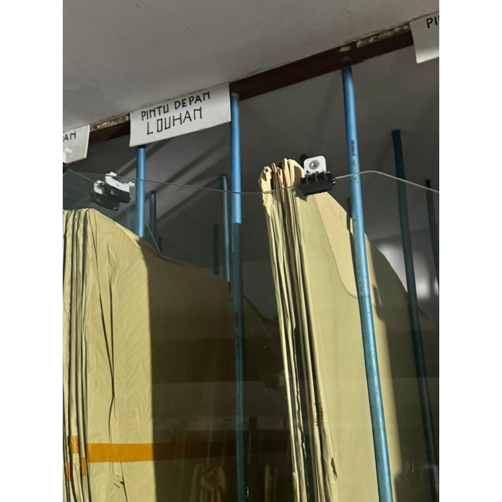 kaca pintu depan kanan Isuzu giga / Isuzu giga nmr asahi