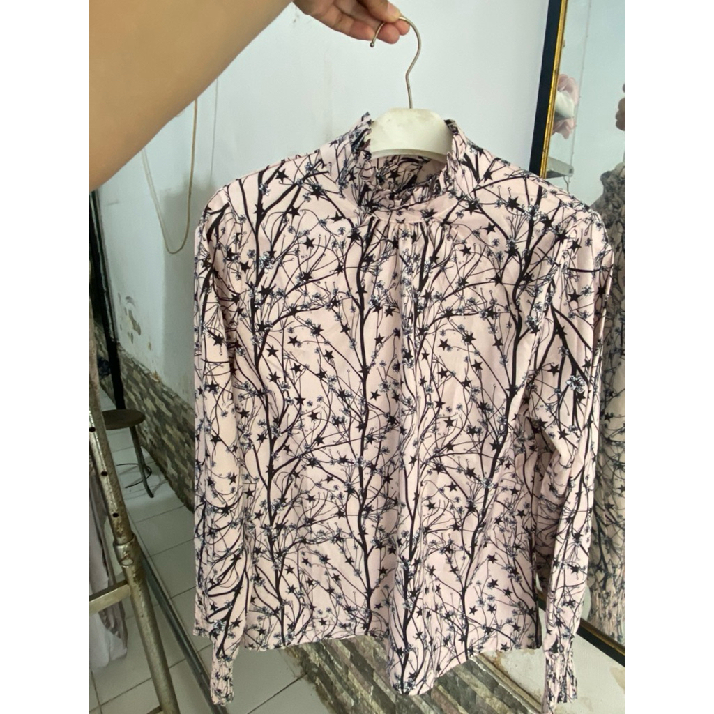 Blouse Motif Bunga Pink Satin