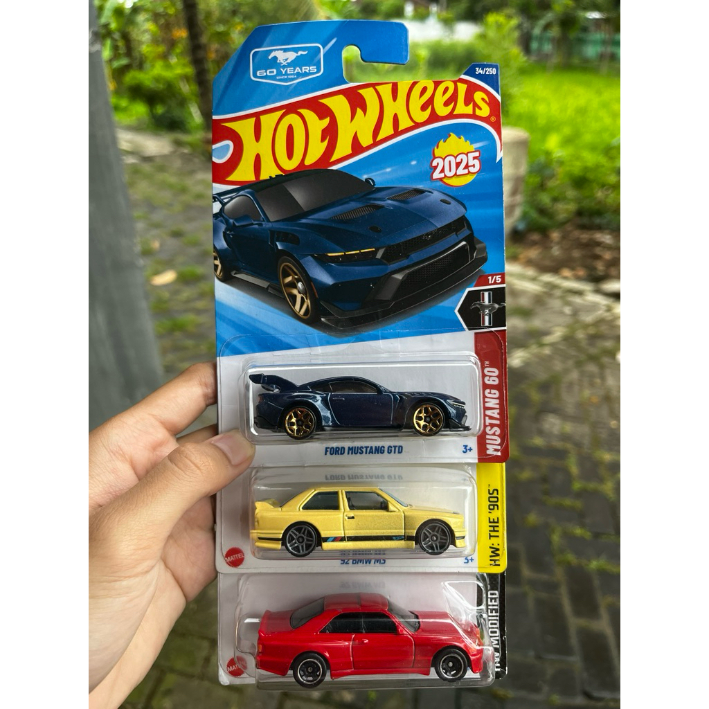 Hotwheels bmw, mustang, mercy